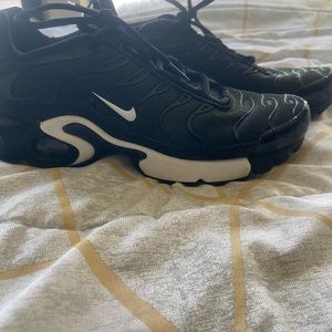 Black and Green Nike Air Max